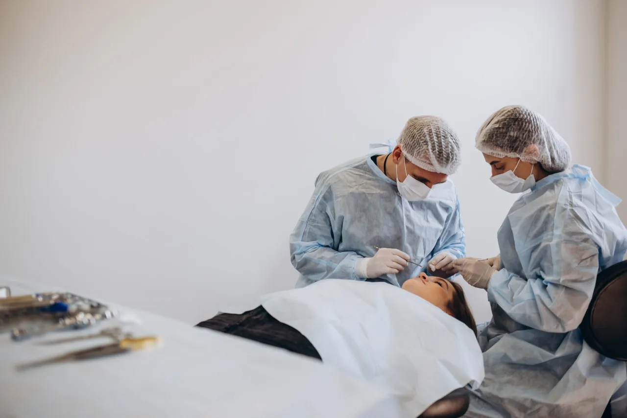 Dermatochirurgie in Rostock, ambulanter Eingriff zur Entfernung einer Hautveränderung unter sterilen Bedingungen